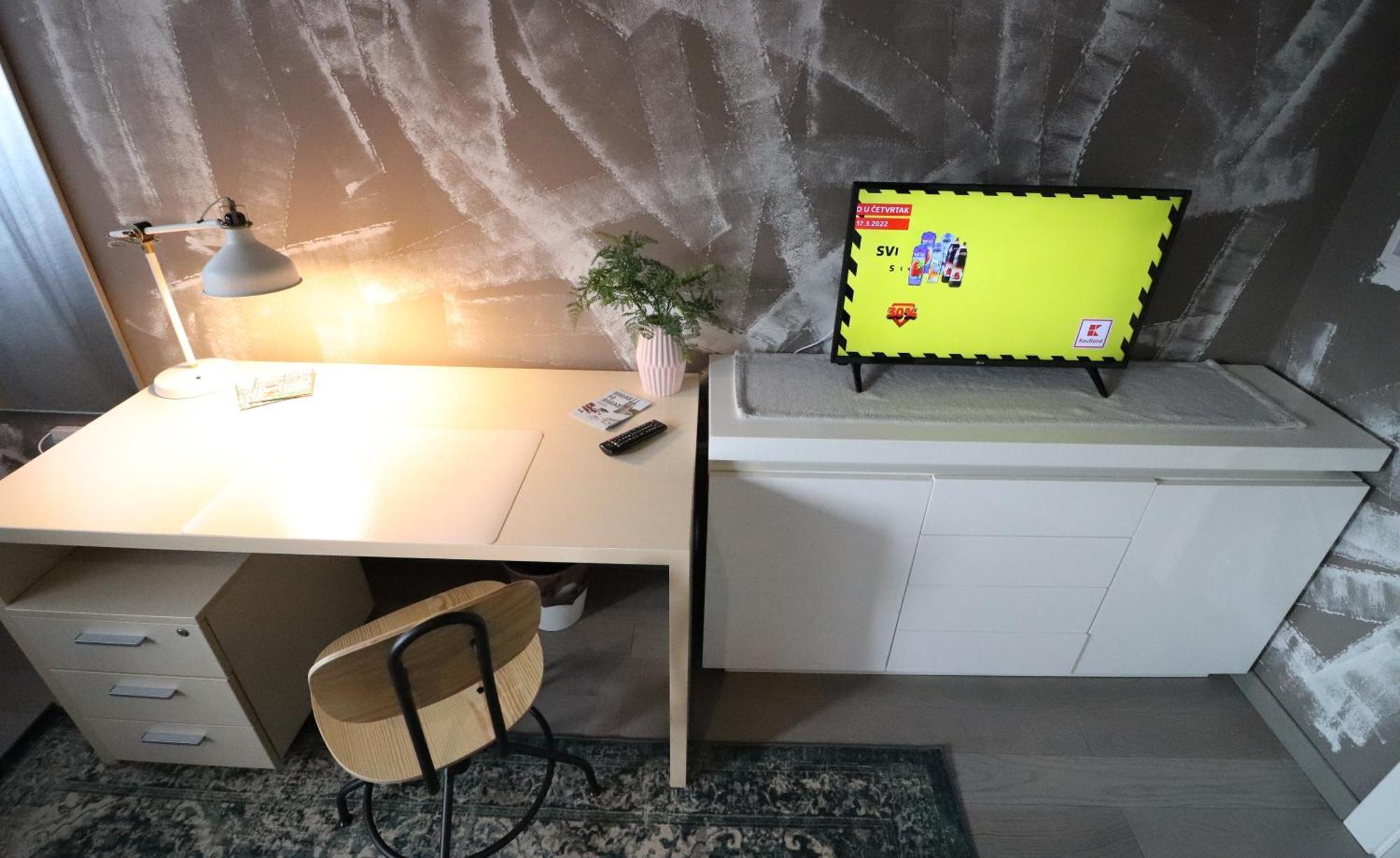 Naomi App,Netflix,Between Bus And Train Station Zagreb Eksteriør bilde